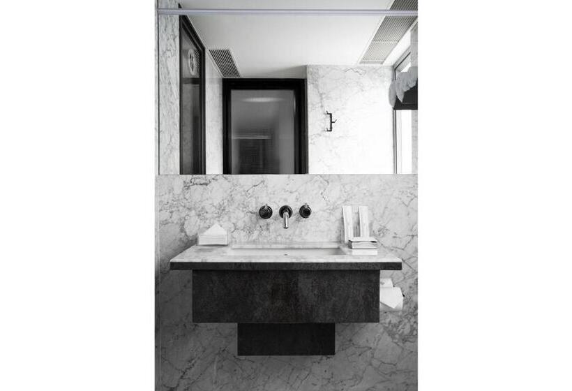 اتاق لوکس, Tuve