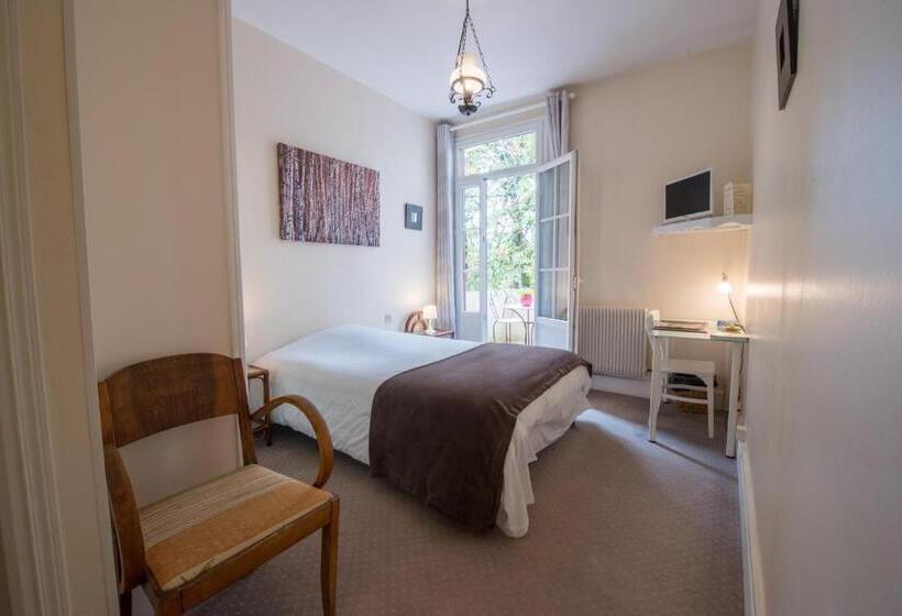 Номер Стандарт Вид на Парк, Logis Hotels   Au Colombier Du Touron