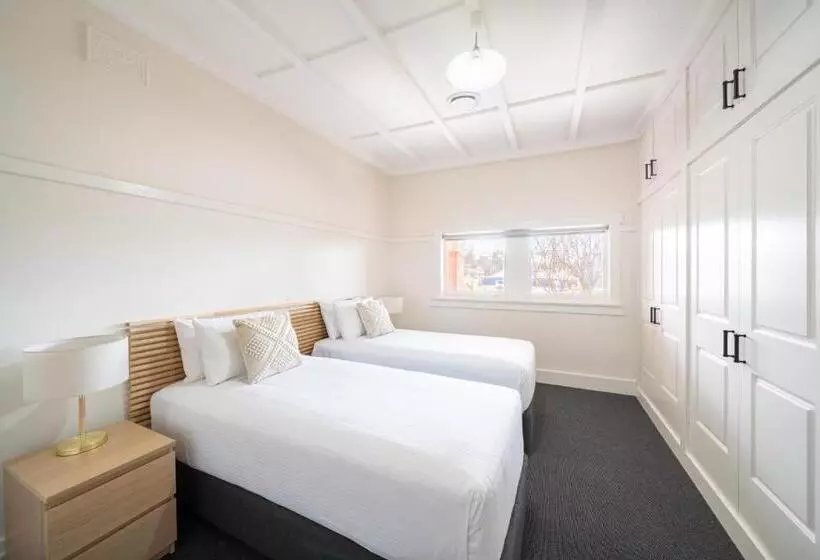 ３ベッドルームハウス, Heritage Inn Bathurst