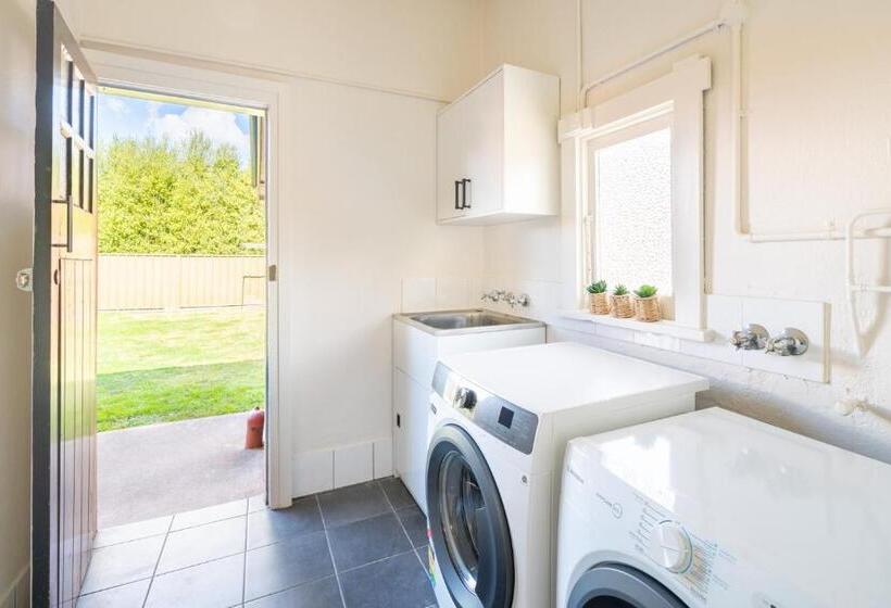 בית, 3 חדרי שינה, Heritage Inn Bathurst