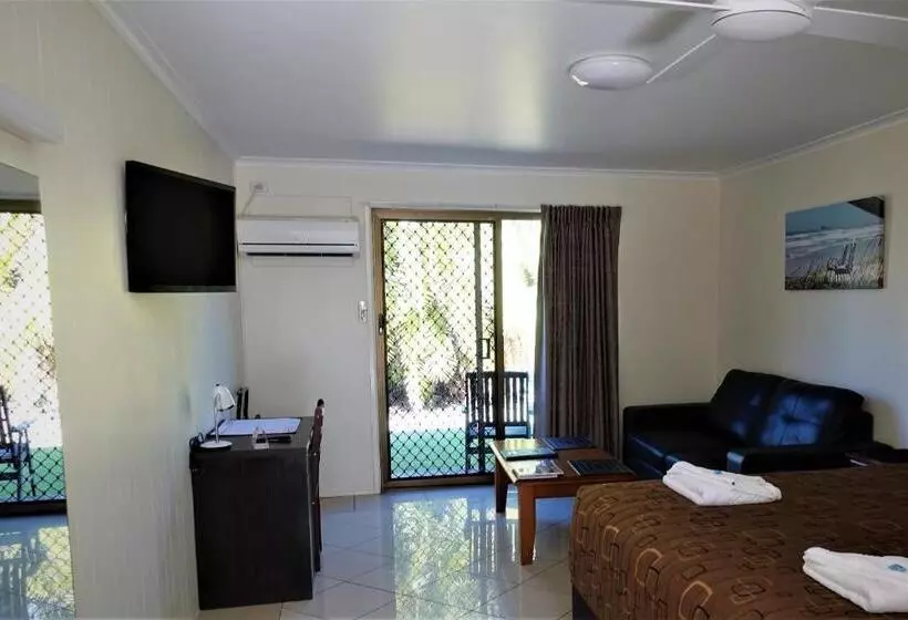 استودیوی سوپریور, Pacific Palms Motor Inn