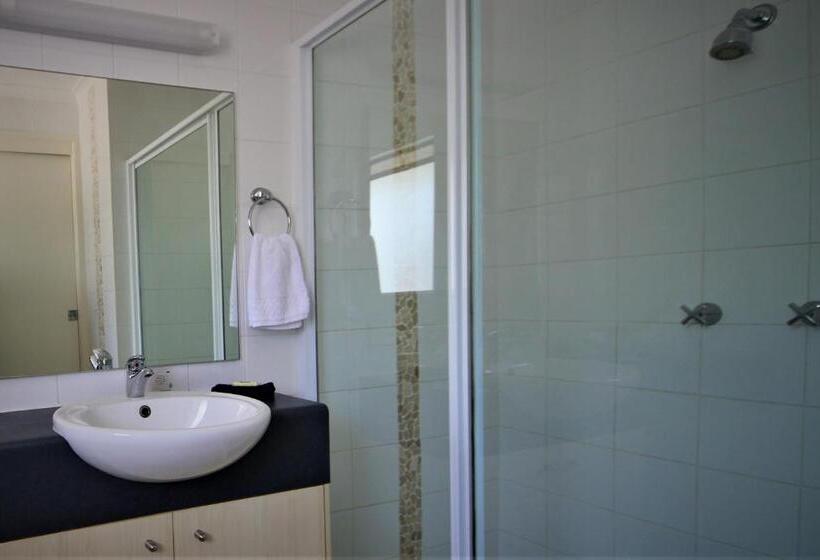 수피리어 스튜디오, Pacific Palms Motor Inn