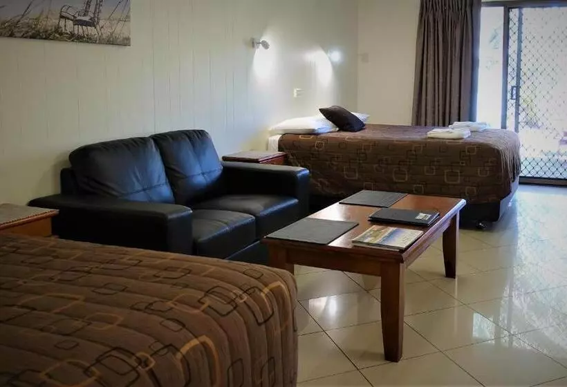 استودیوی استاندارد, Pacific Palms Motor Inn