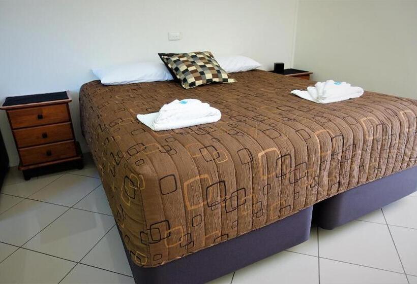 استودیوی سوپریور, Pacific Palms Motor Inn