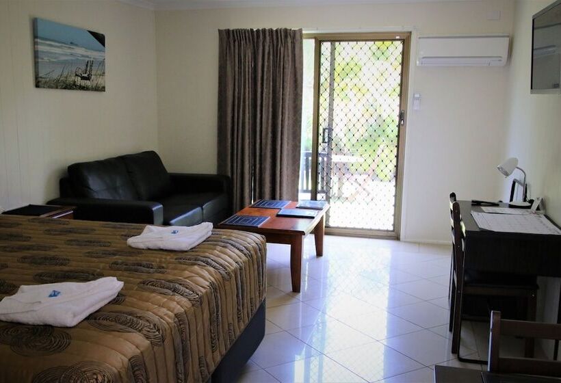 استودیوی سوپریور, Pacific Palms Motor Inn