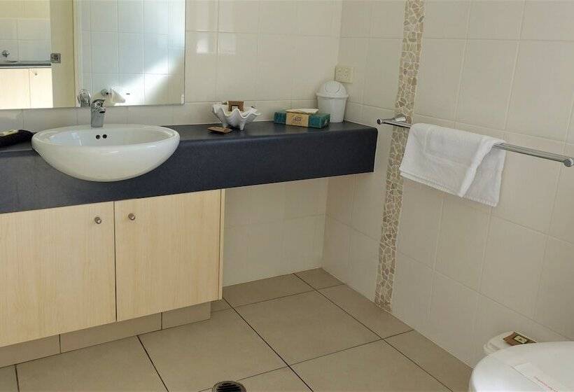 استودیوی استاندارد, Pacific Palms Motor Inn