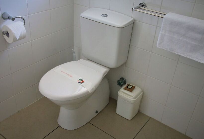 استودیوی استاندارد, Pacific Palms Motor Inn