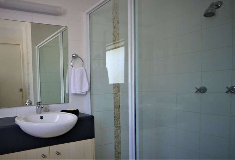 수피리어 스튜디오, Pacific Palms Motor Inn