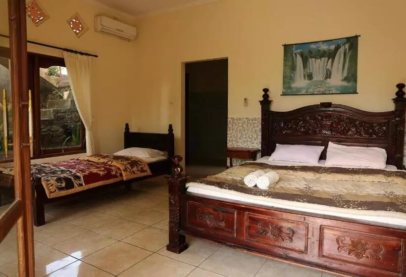 اتاق استاندارد سه تخته با چشم‌انداز استخر, Anugerah Villas