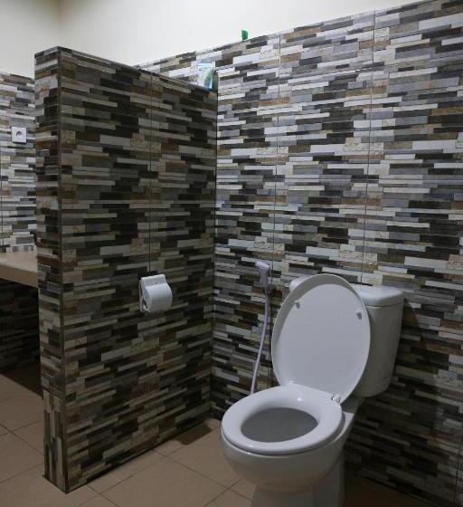 غرفة قياسية ثلاثية مطلة علي حمام السباحة, Anugerah Villas