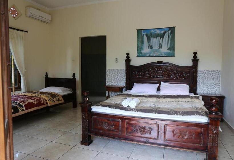 غرفة قياسية ثلاثية مطلة علي حمام السباحة, Anugerah Villas