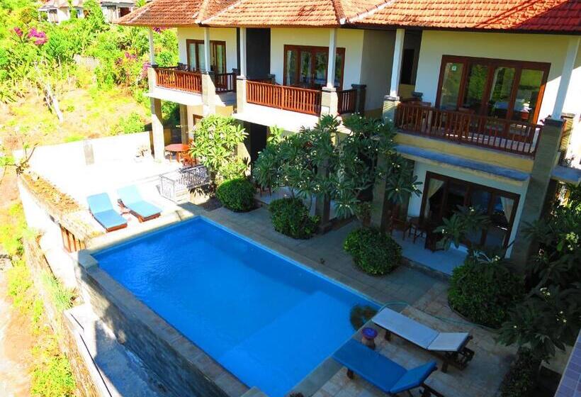 غرفة قياسية ثلاثية مطلة علي حمام السباحة, Anugerah Villas