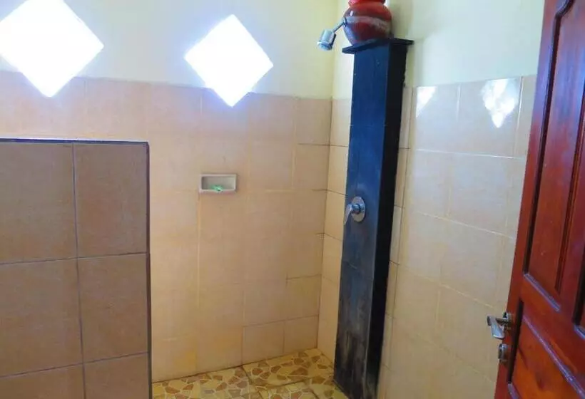 اتاق استاندارد با چشم‌انداز استخر, Anugerah Villas