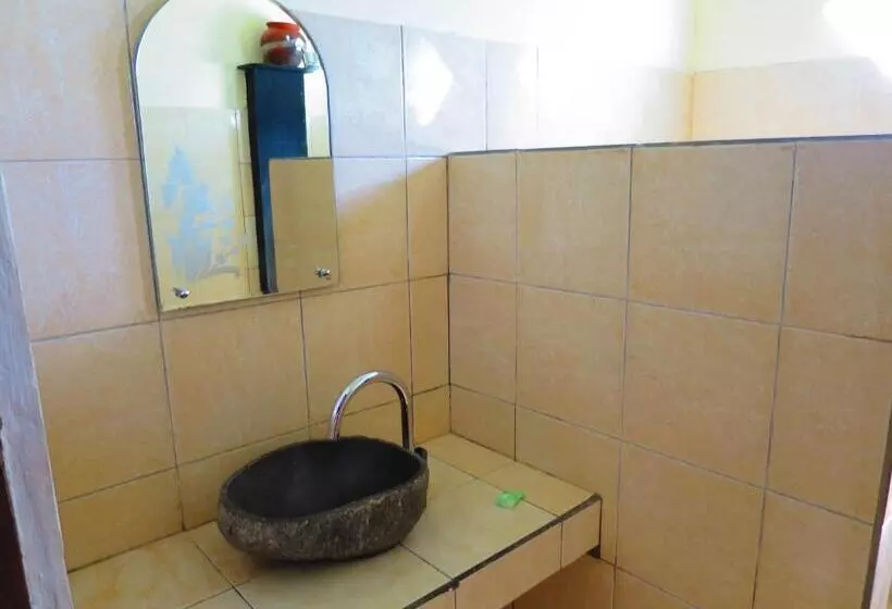 اتاق استاندارد با چشم‌انداز استخر, Anugerah Villas
