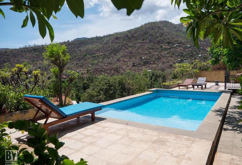 غرفة ديلوكس مطلّة علي البحر, Anugerah Villas