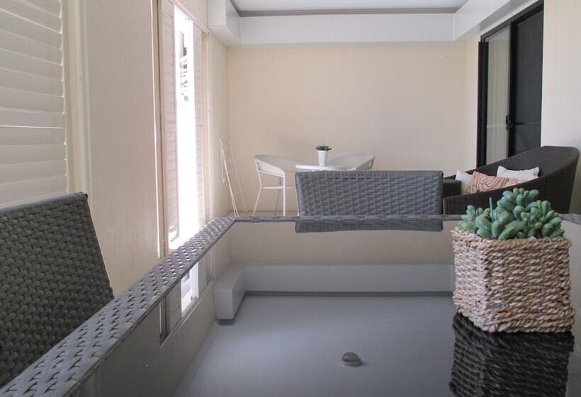 1 Bedroom Penthouse Apartment, Edge Apartments Cairns