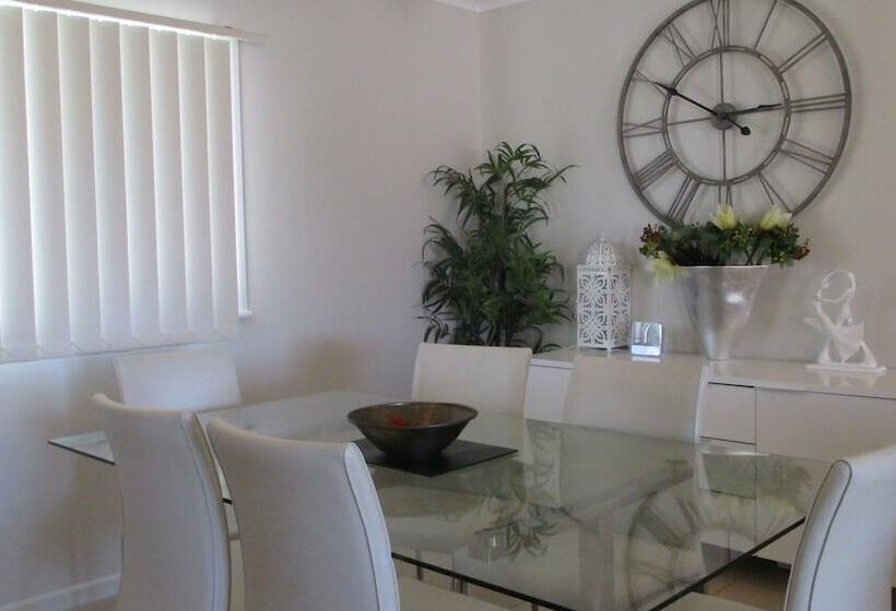 1 Bedroom Penthouse Apartment, Edge Apartments Cairns