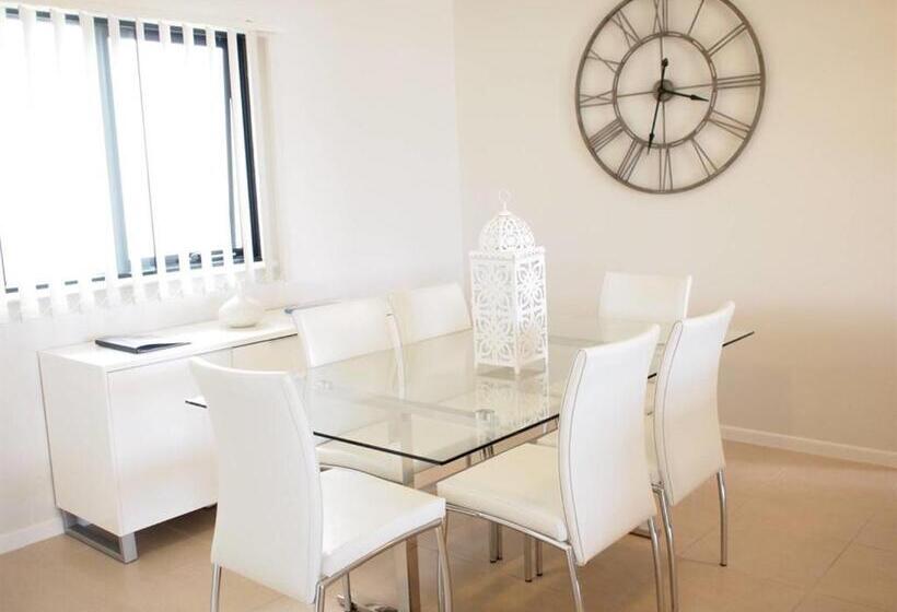 1 Bedroom Penthouse Apartment, Edge Apartments Cairns