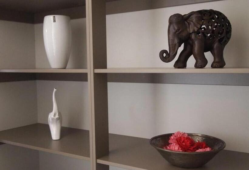 1 Bedroom Penthouse Apartment, Edge Apartments Cairns