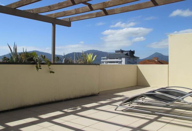 1 Bedroom Penthouse Apartment, Edge Apartments Cairns