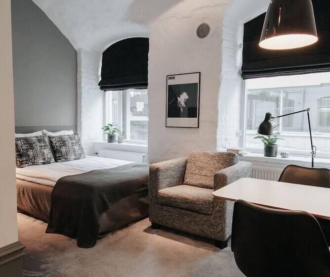 스탠다드 스튜디오, Guldgränd