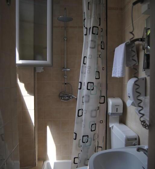 标准单人间, Acropolis