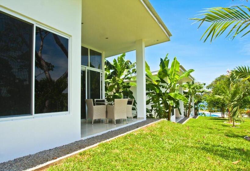 بنجلو قياسى مطل على البحر, Bocas Del Mar