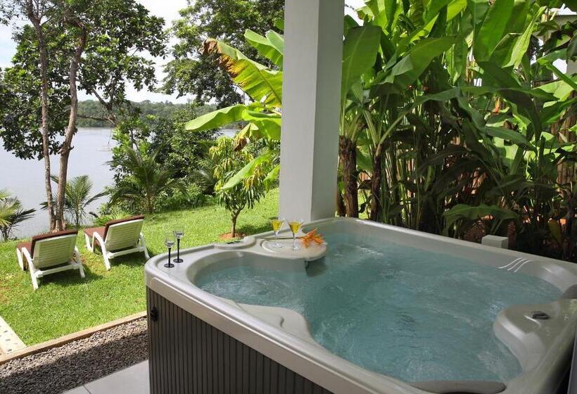 بنجلو ديلوكس, Bocas Del Mar