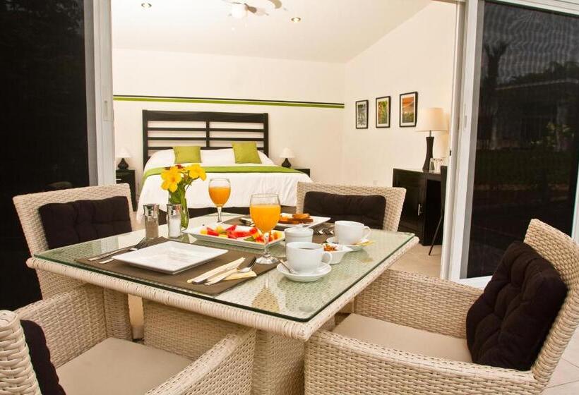 بنجلو ديلوكس, Bocas Del Mar