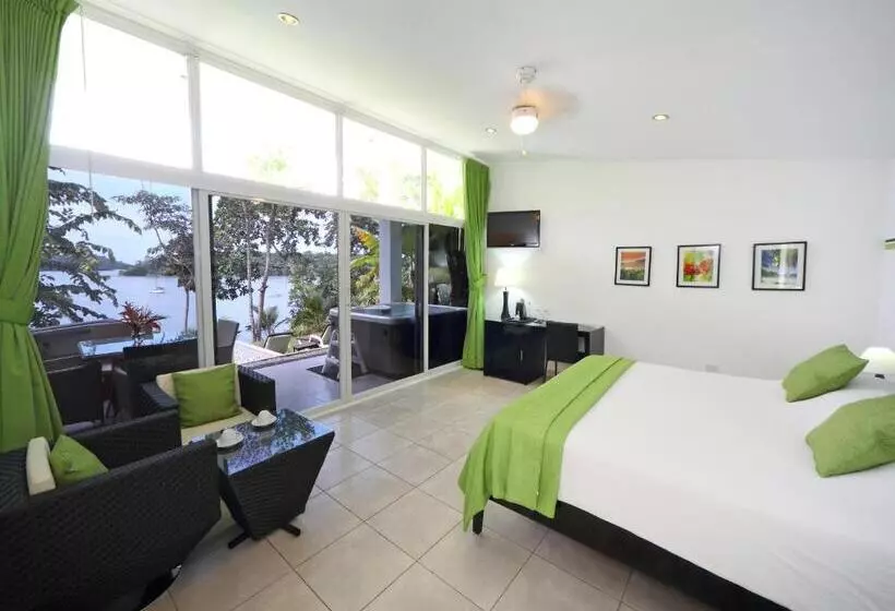 デラックスバンガロー, Bocas Del Mar