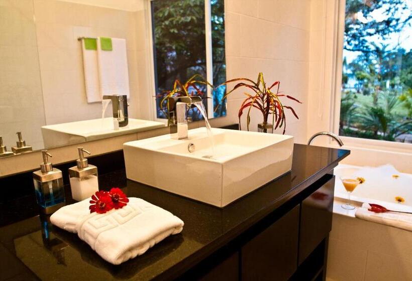 بنجلو عائلى مطل على البحر, Bocas Del Mar