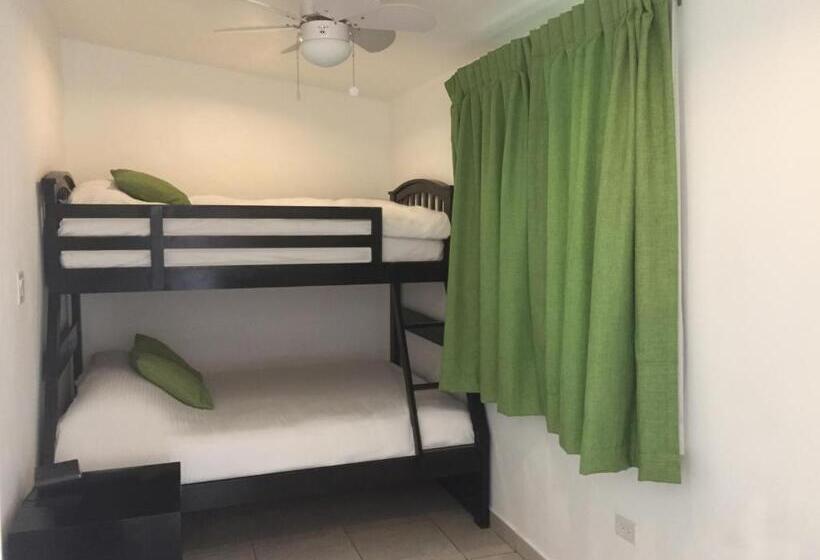 بنجلو عائلى مطل على البحر, Bocas Del Mar