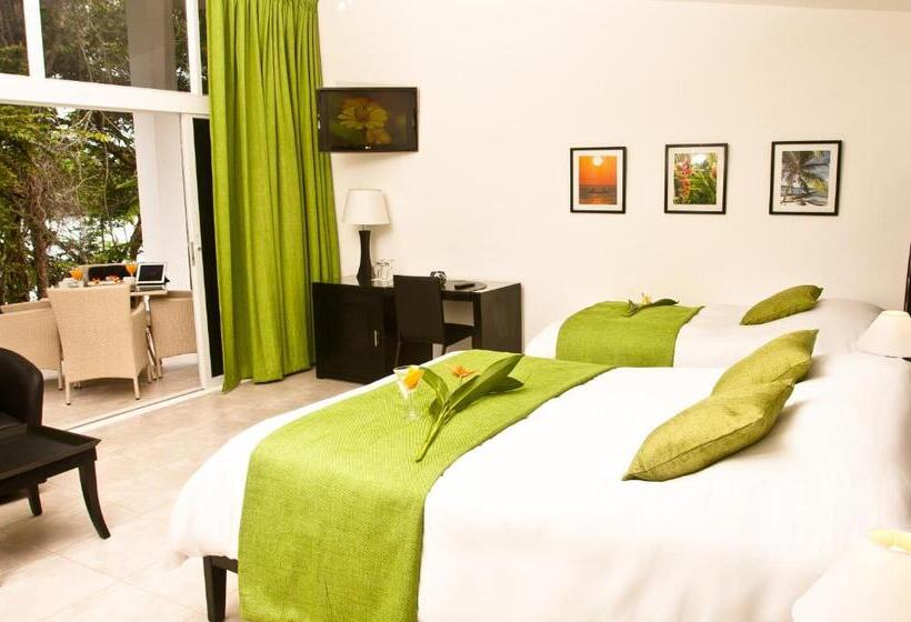 بنجلو قياسى مطل على البحر, Bocas Del Mar