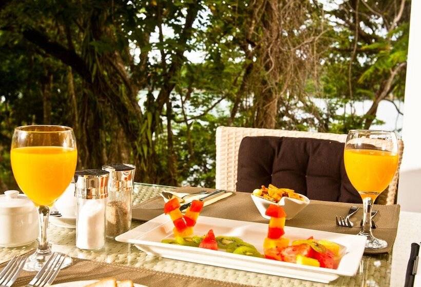 بنجلو قياسى مطل على البحر, Bocas Del Mar