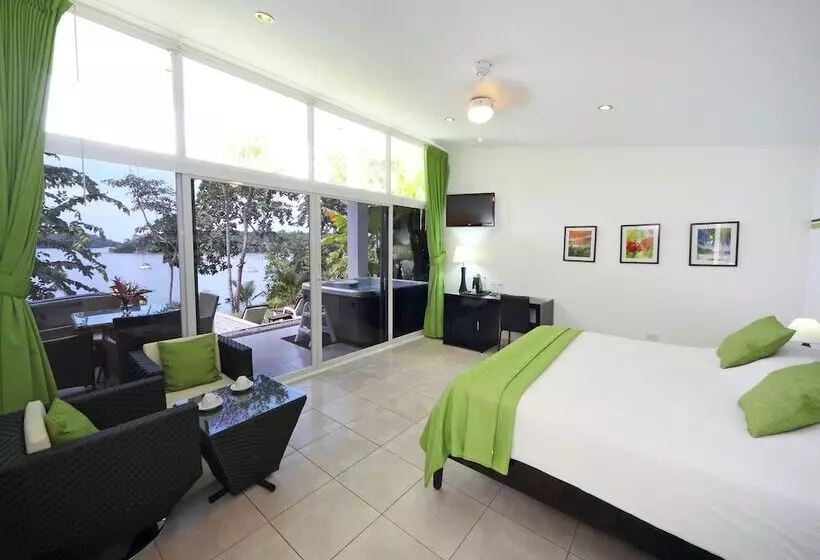 デラックスバンガロー, Bocas Del Mar