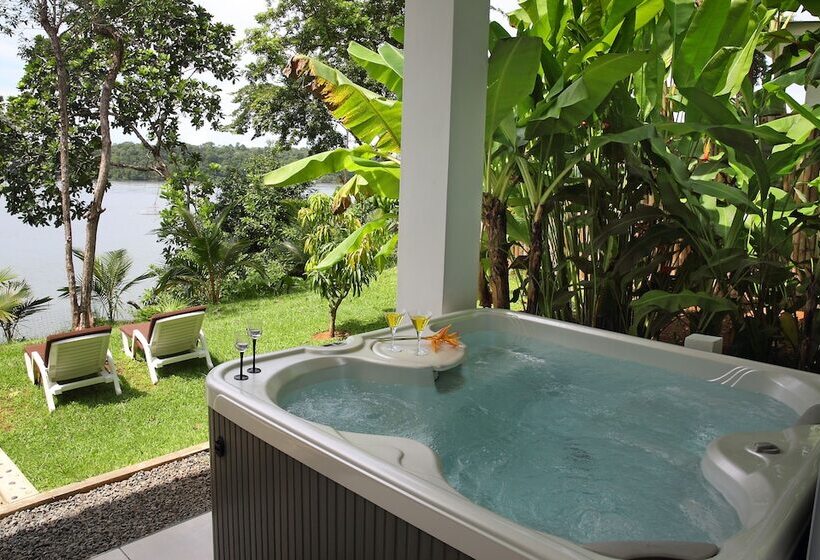 بنجلو ديلوكس, Bocas Del Mar