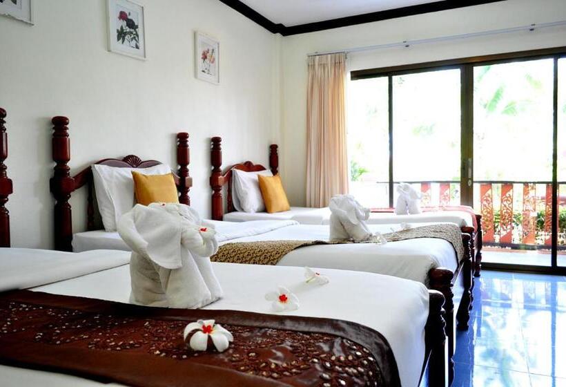 Habitació Triple Deluxe, Lanta Seafront Resort