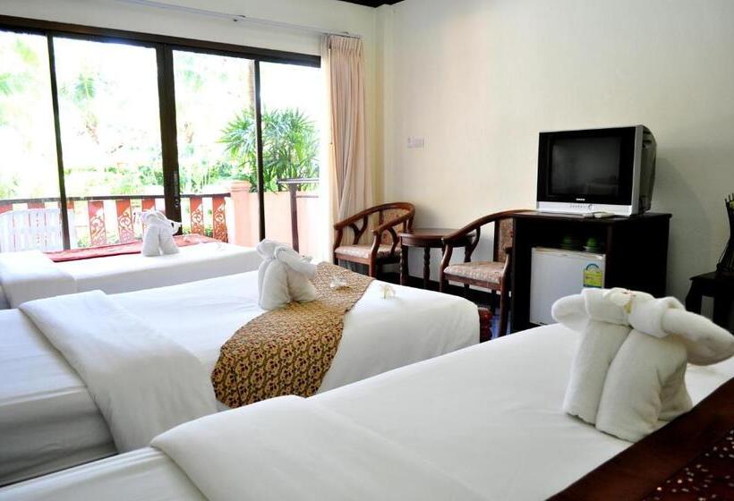 Habitació Triple Deluxe, Lanta Seafront Resort