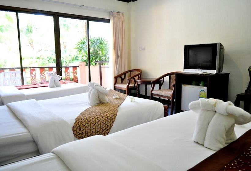 Habitació Triple Deluxe, Lanta Seafront Resort