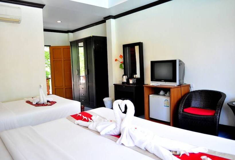 Habitació Triple Deluxe, Lanta Seafront Resort