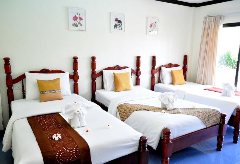 Habitació Triple Deluxe, Lanta Seafront Resort