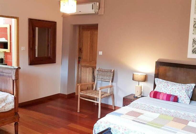 コンフォートトリプルルーム, Domaine De Rochebelle