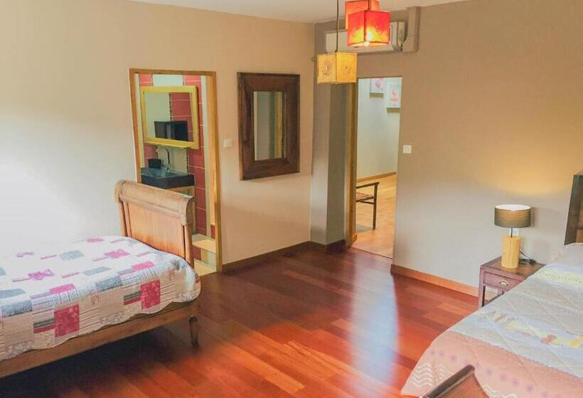 コンフォートトリプルルーム, Domaine De Rochebelle