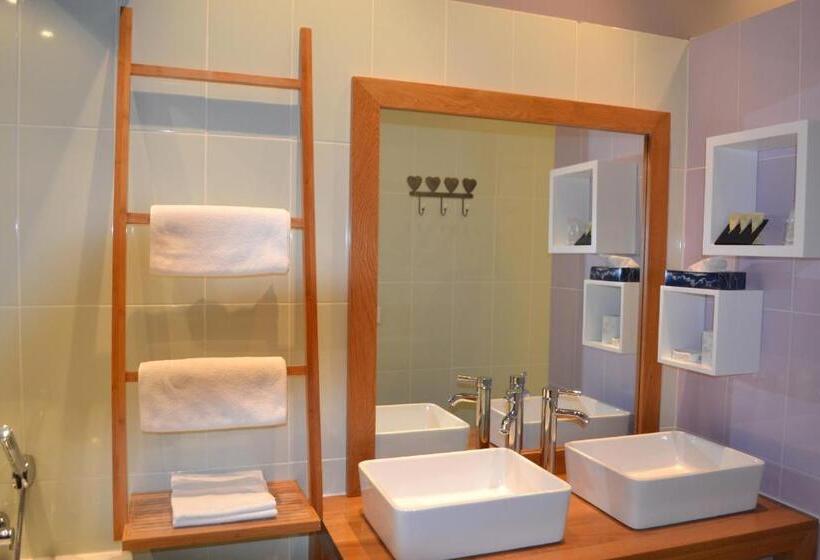 スタンダード4人部屋, Domaine De Rochebelle