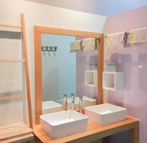 スタンダード4人部屋, Domaine De Rochebelle