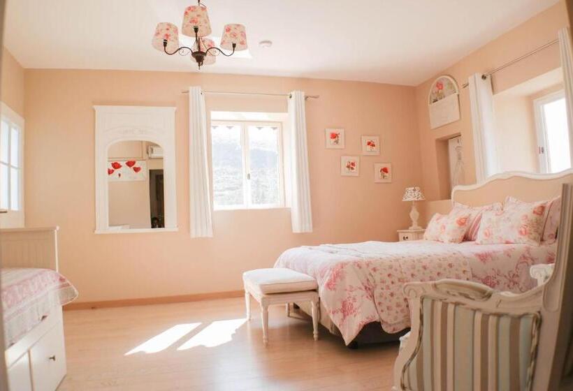 デラックスの4人部屋, Domaine De Rochebelle