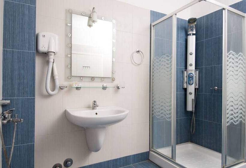 חדר סטנדרט לשלושה, Lido