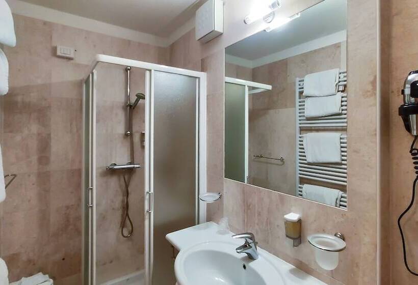 غرفة قياسية ثلاثية, Principe Marmolada