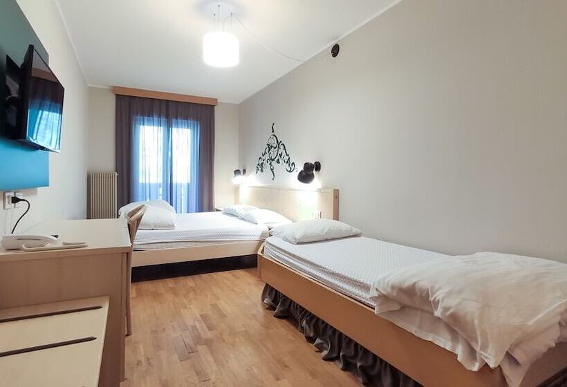 غرفة قياسية ثلاثية, Principe Marmolada