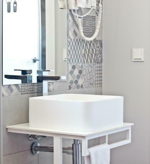 ペントハウスルーム, Ryans La Marina